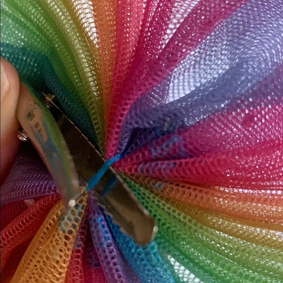 Rainbow 🌈 colors girl’s round hair clip used - Picture 14 of 16